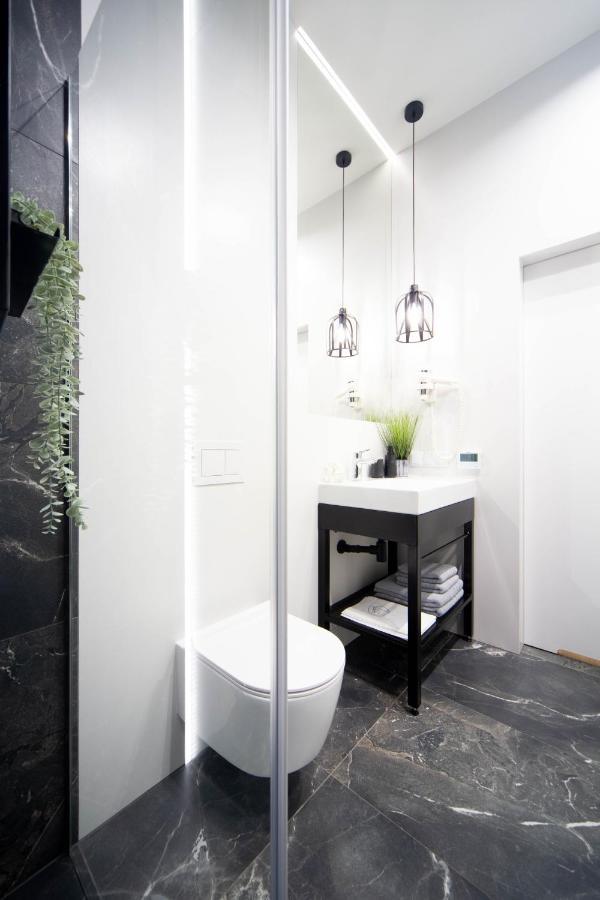 Jacuzzi Apartment Main Square คราคูฟ ภายนอก รูปภาพ