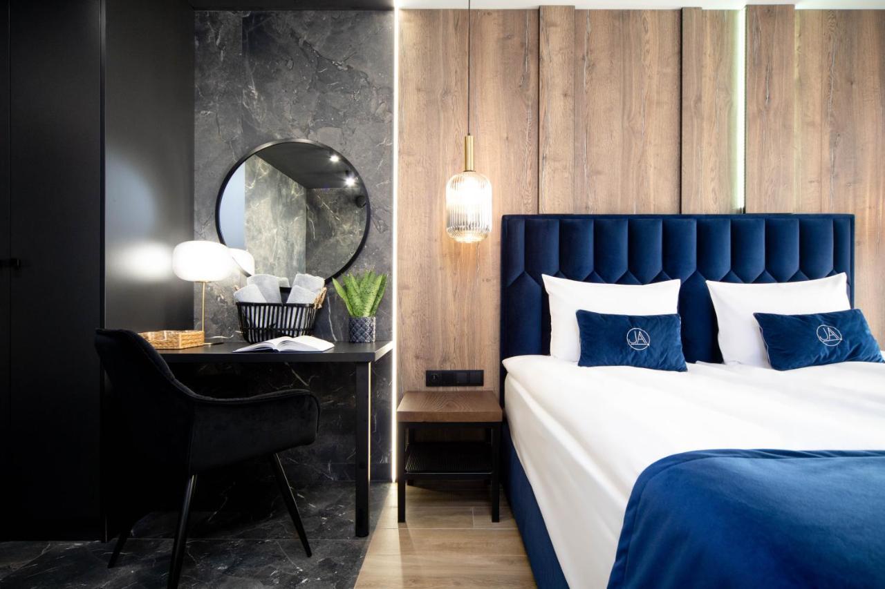 Jacuzzi Apartment Main Square คราคูฟ ภายนอก รูปภาพ