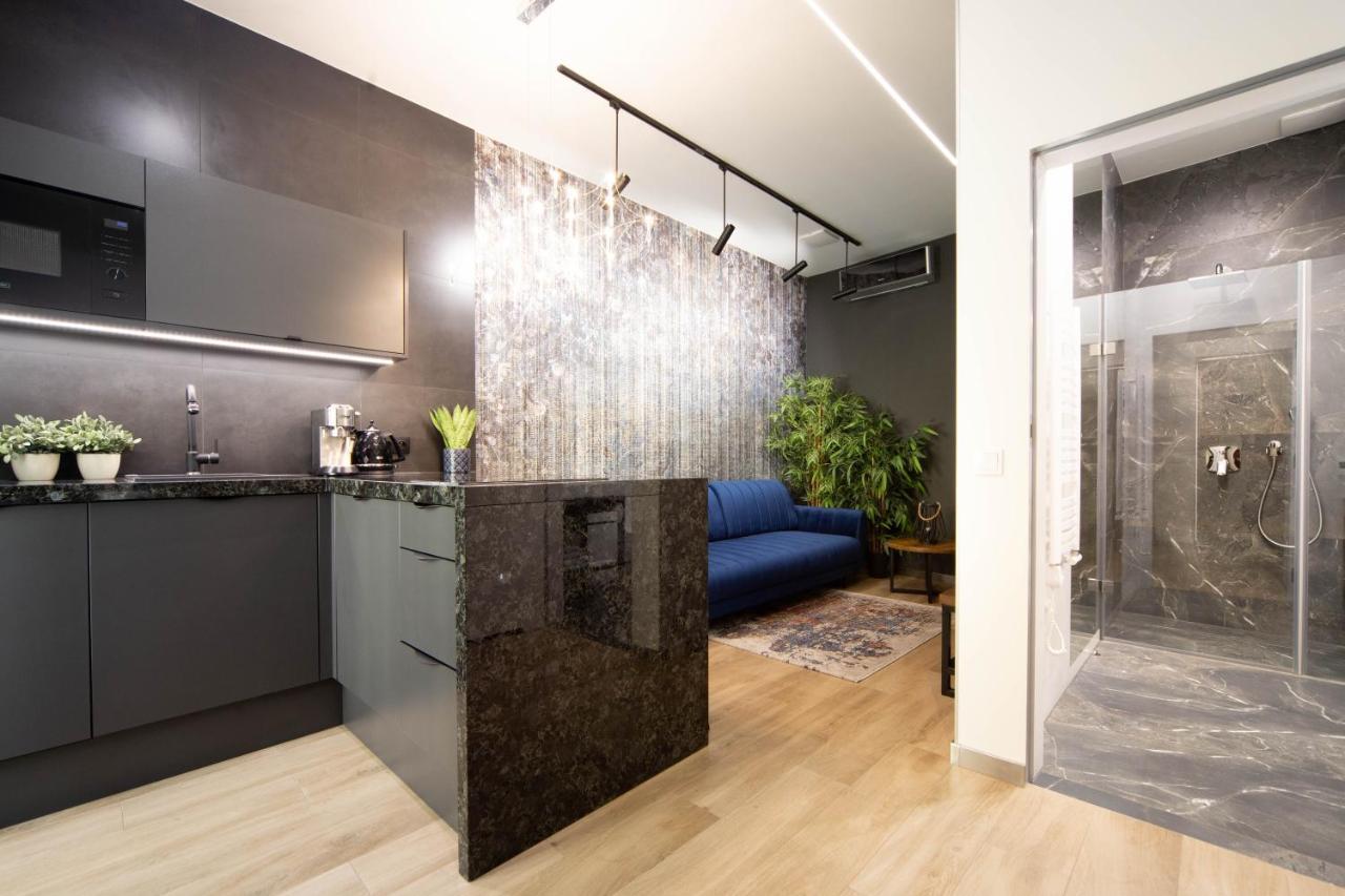 Jacuzzi Apartment Main Square คราคูฟ ภายนอก รูปภาพ