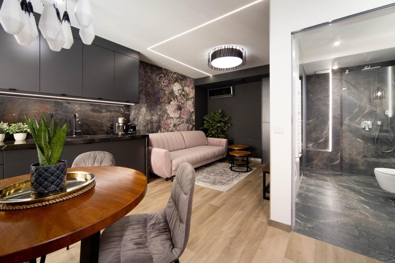Jacuzzi Apartment Main Square คราคูฟ ภายนอก รูปภาพ