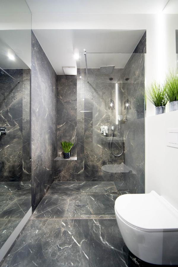 Jacuzzi Apartment Main Square คราคูฟ ภายนอก รูปภาพ