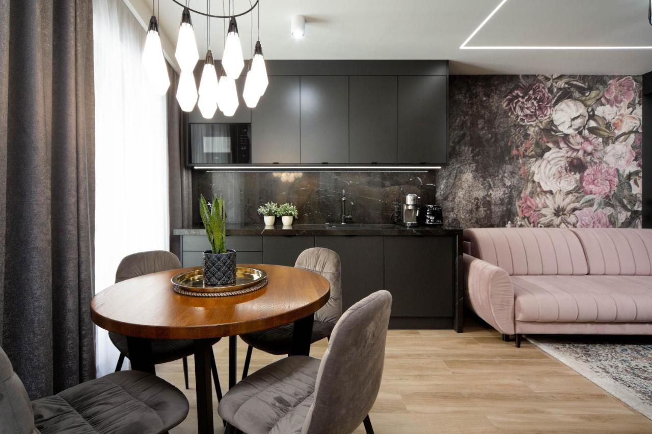 Jacuzzi Apartment Main Square คราคูฟ ภายนอก รูปภาพ