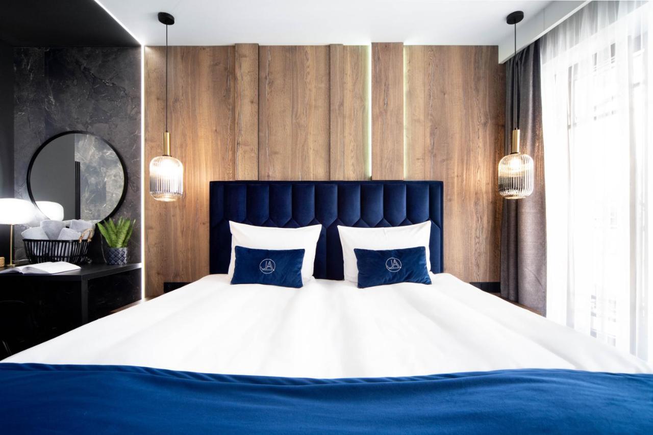 Jacuzzi Apartment Main Square คราคูฟ ภายนอก รูปภาพ