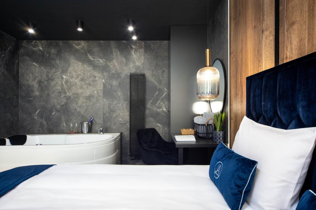 Jacuzzi Apartment Main Square คราคูฟ ภายนอก รูปภาพ