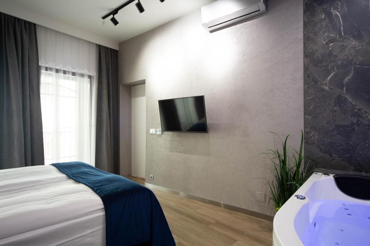 Jacuzzi Apartment Main Square คราคูฟ ภายนอก รูปภาพ