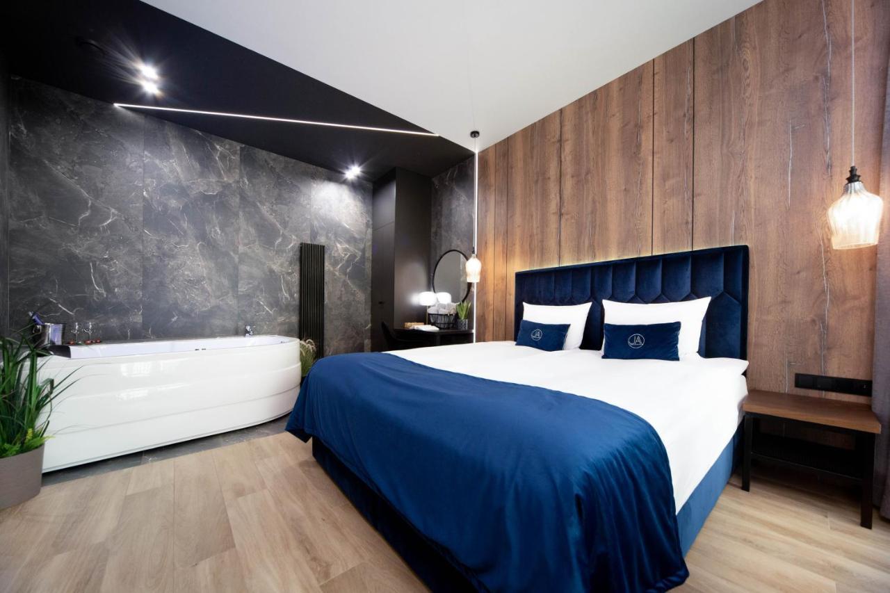 Jacuzzi Apartment Main Square คราคูฟ ภายนอก รูปภาพ