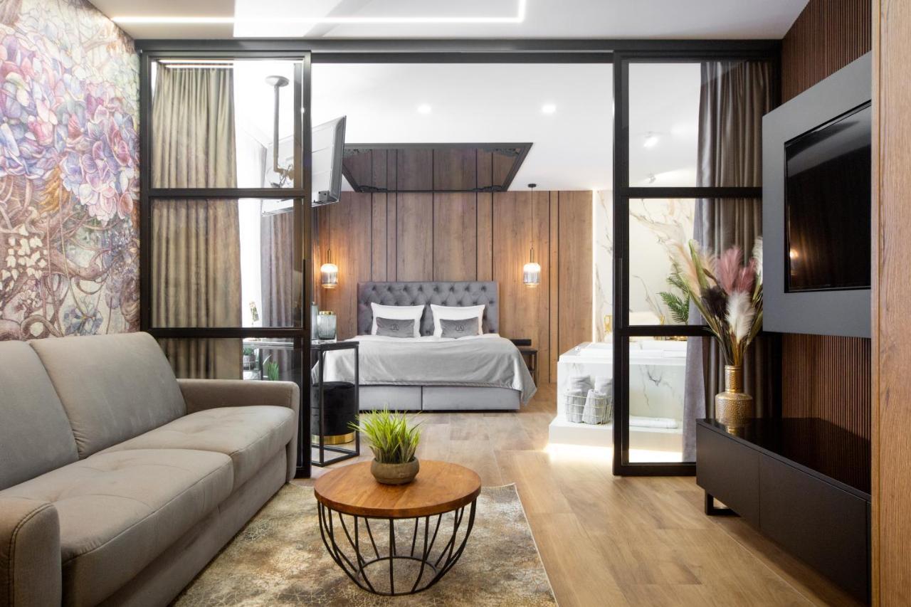 Jacuzzi Apartment Main Square คราคูฟ ภายนอก รูปภาพ