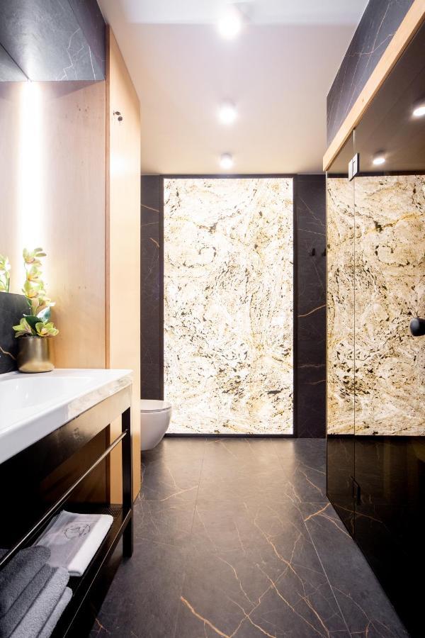 Jacuzzi Apartment Main Square คราคูฟ ภายนอก รูปภาพ