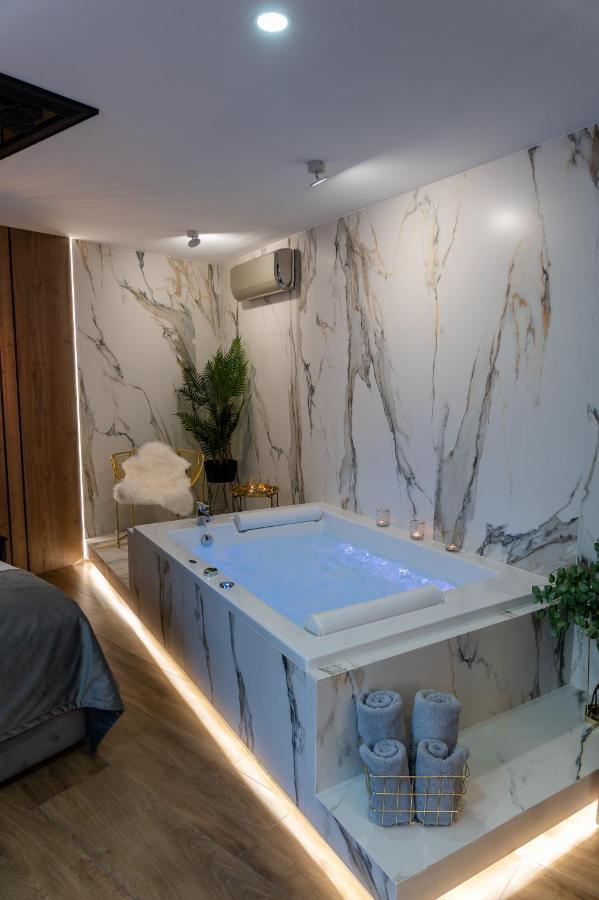 Jacuzzi Apartment Main Square คราคูฟ ภายนอก รูปภาพ