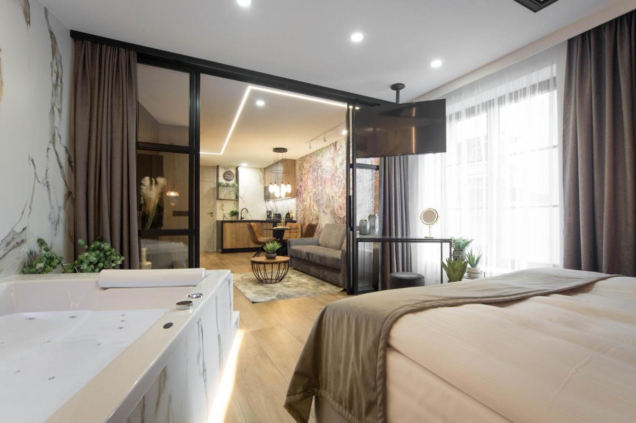 Jacuzzi Apartment Main Square คราคูฟ ภายนอก รูปภาพ