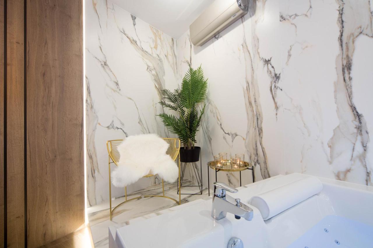 Jacuzzi Apartment Main Square คราคูฟ ภายนอก รูปภาพ