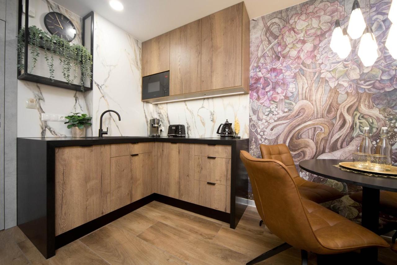 Jacuzzi Apartment Main Square คราคูฟ ภายนอก รูปภาพ