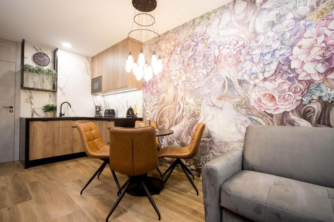 Jacuzzi Apartment Main Square คราคูฟ ภายนอก รูปภาพ